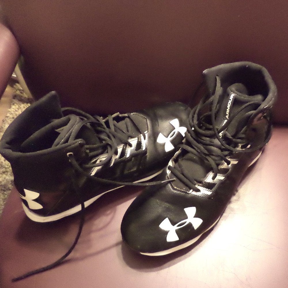 UNDER ARMOUR CLEATS - Black with White Accents - Size: 11.5  Excellent
